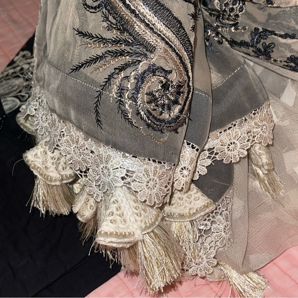 Pakistani Designer Sana Safinaz Black and beige Embroidered Outfit - Picture 8 of 15